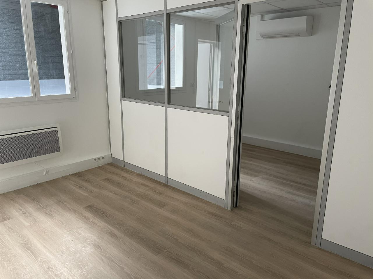 Local d'activité Saint-Ouen-l'Aumône 928m² Location local d'activité Saint-Ouen-l'Aumône Val-d'Oise OLACT2316961 2